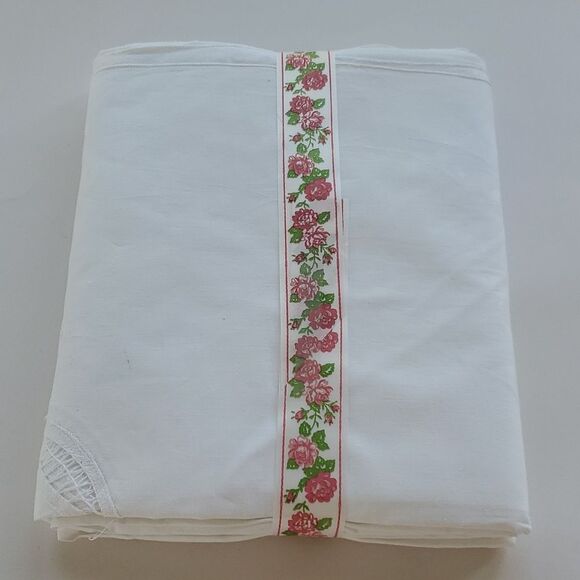 NEW EMPIRE VINTAGE BATTENBERG LACE TABLECLOTH 102" BY 66" OBLONG WHITE COTTON - Picture 2 of 5